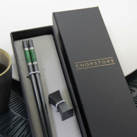Bungo Dark Green chopsticks in cadeauverpakking (1 setje chopsticks + 1 rest)